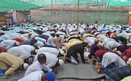 খুশির ঈদ গঙ্গাসাগরে! নামাজ শেষে আলিঙ্গনে মাতলেন হাজার হাজার