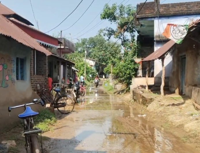মুষলধারে বৃষ্টিতে মাটির বাড়ি ধস, চাপা পড়ে যুবতীর মৃত্যু-জখম ২, শোকে স্তব্ধ ঝাড়গ্রাম