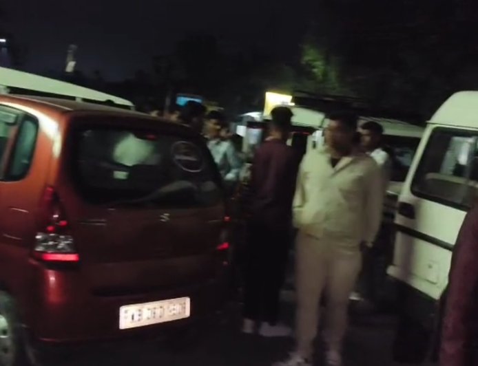 বৌভাতের পথে কন্যাযাত্রীদের গাড়িতে হামলা, রড-বাঁশে ভাঙচুর-আহত ৫, চাঞ্চল্য বানারহাটে