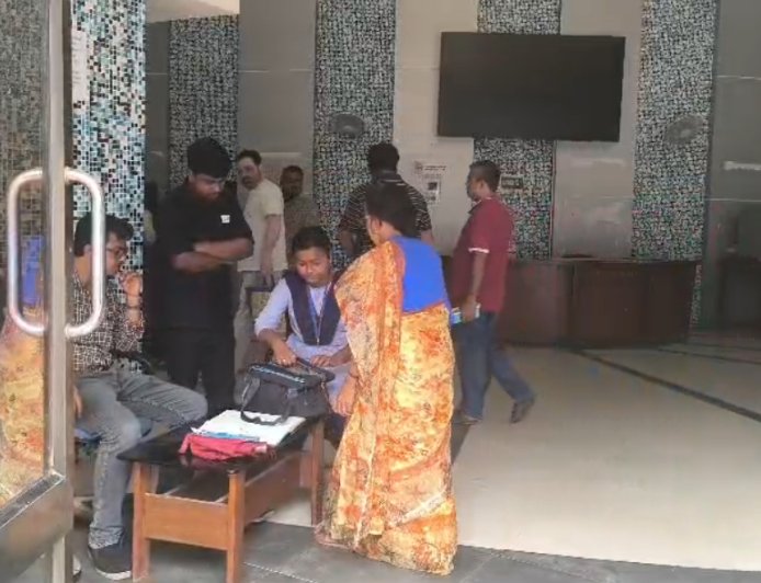 স্বাস্থ্য ভবনে কড়া নিরাপত্তা, ব্যাগ-ফাইল  তল্লাশি শুরু