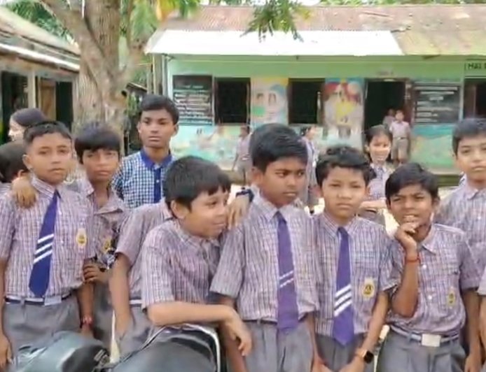 ধলাই জেলায় হাইস্কুলগুলিতে বন্ধ কম্পিউটার শিক্ষা, ছাঁটাই শিক্ষক-শিক্ষিকাদের ক্ষোভ
