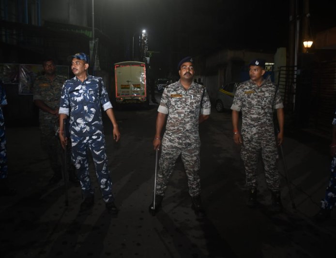 নকল নম্বর প্লেটে চাঞ্চল্য, আসল গাড়ির মালিককে ডেকে জিজ্ঞাসাবাদ পুলিশের