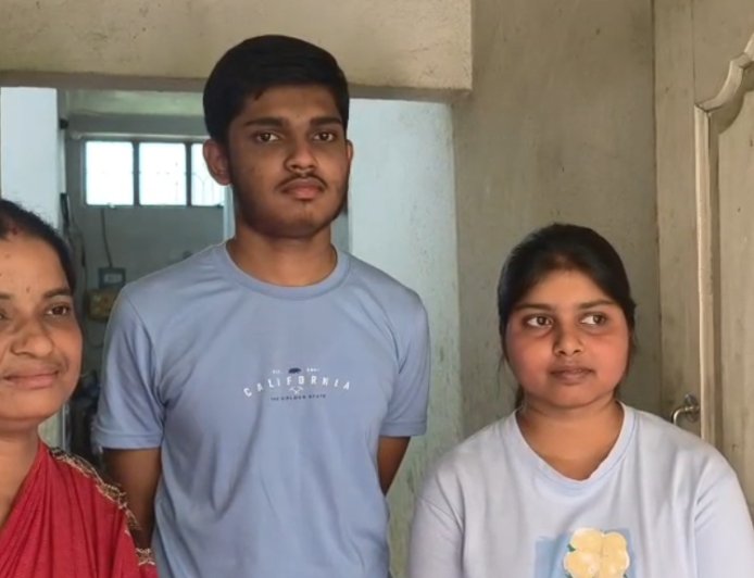 মাধ্যমিকে রাজ্যে ষষ্ঠ দাসপুরের শঙ্খদীপ মান্না, খুশির হাওয়া এলাকাজুড়ে