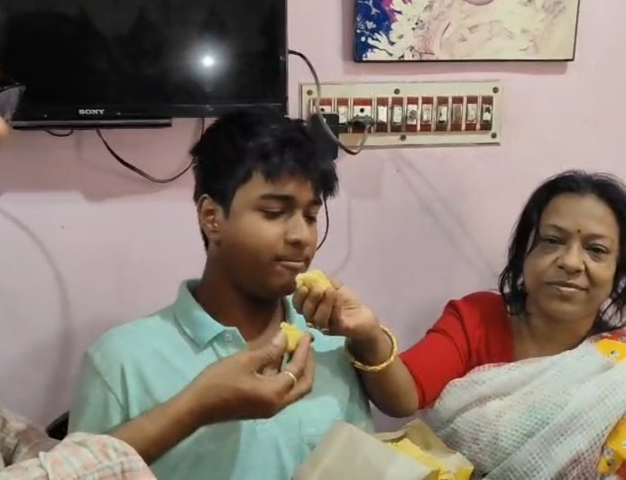 মাধ্যমিকে রাজ্যে দ্বিতীয় বীরভূমের প্রিয়তোষ মুখোপাধ্যায়, প্রাপ্ত নম্বর ৬৯৬