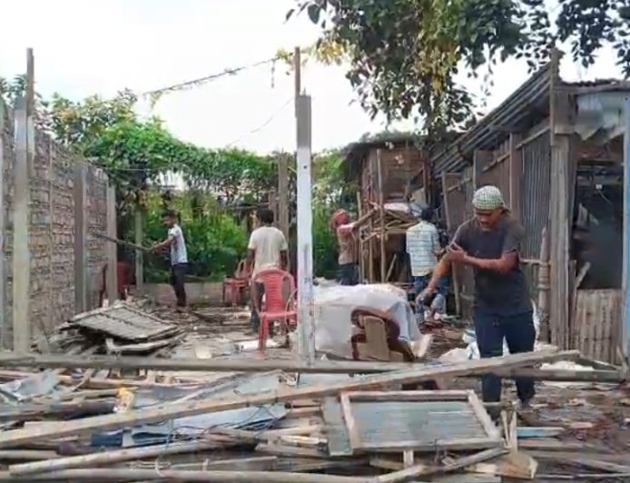 নিউ কোচবিহার স্টেশন সংলগ্ন এলাকায় অবৈধ নির্মাণে বুলডোজার, দখলমুক্ত করতে তৎপর রেল দপ্তর