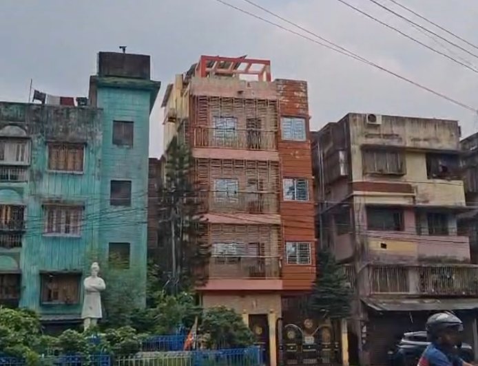 ডাঃ সন্দীপ ঘোষের বাড়ির বেআইনি অংশ ভাঙার নির্দেশ কলকাতা পুরসভার