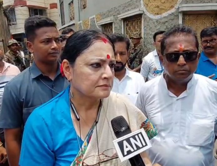 কলকাতায় বেআইনি নির্মাণের বিরুদ্ধে বুলডোজার অভিযান, কসবা-তিলজলা-বেলেঘাটায় ভাঙা হচ্ছে অবৈধ বিল্ডিং