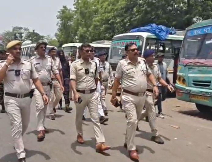 আসানসোলে অবৈধ পার্কিংয়ের বিরুদ্ধে পুলিশের কড়া অভিযান, আটক ৫