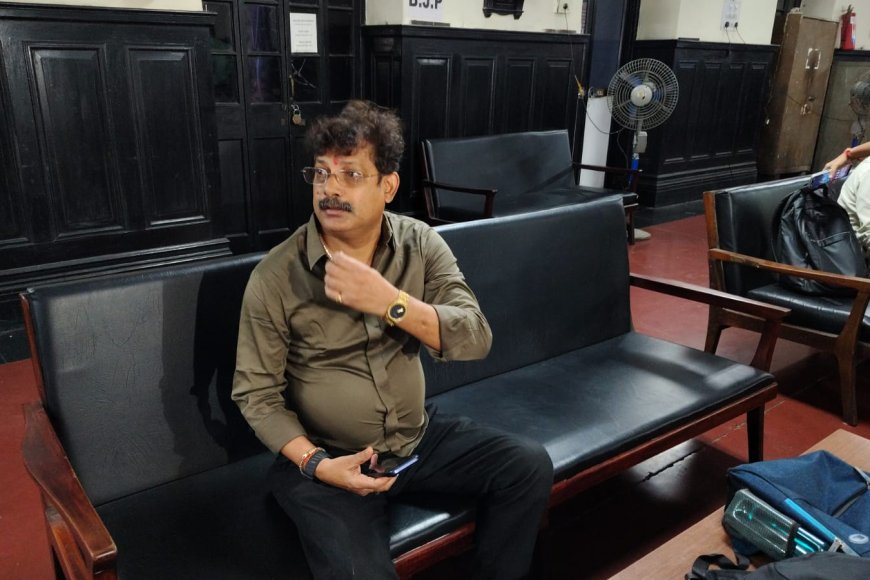 কলকাতা পুরসভায় ফের ভাঙনের ইঙ্গিত, পদ ছাড়ছেন দুই তৃণমূল নেতা