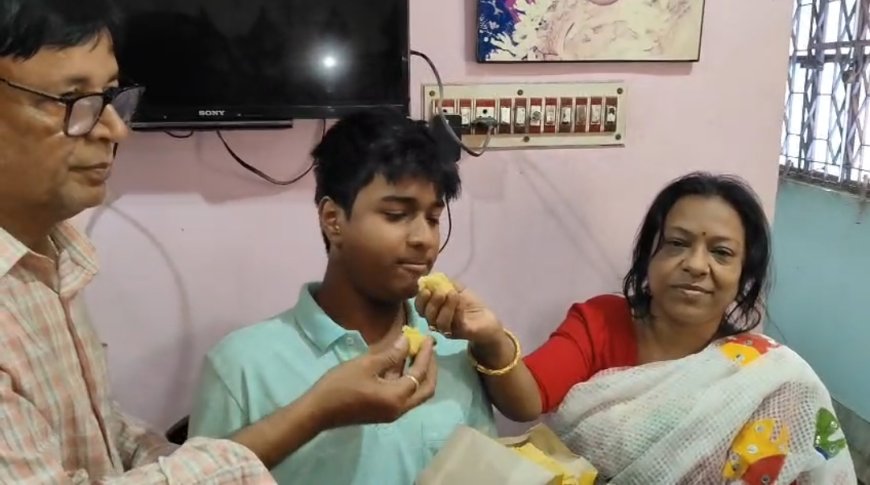 মাধ্যমিকে রাজ্যে দ্বিতীয় বীরভূমের প্রিয়তোষ মুখোপাধ্যায়, প্রাপ্ত নম্বর ৬৯৬