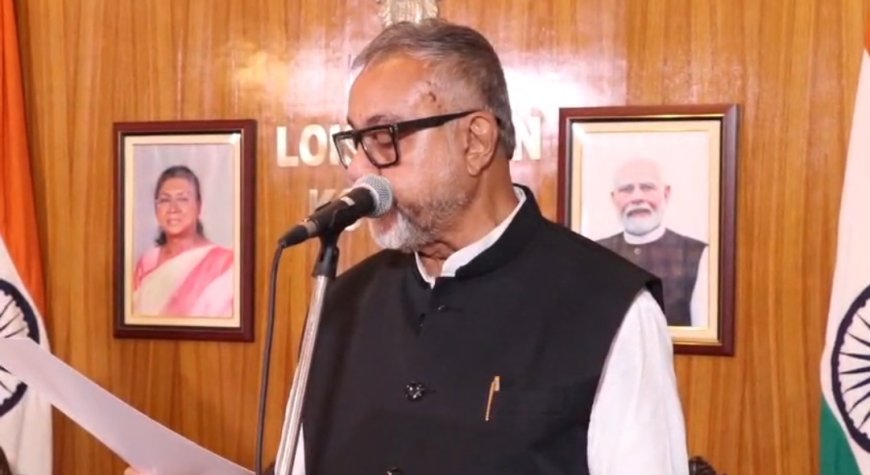 লোকভবনে শপথ নিলেন বর্ষীয়ান বিধায়ক তাপস রায়