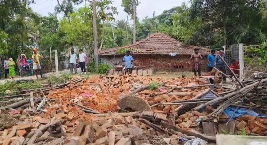 নন্দীগ্রামে অবৈধ নির্মাণে বুলডোজার, গৃহহারা চার পরিবার