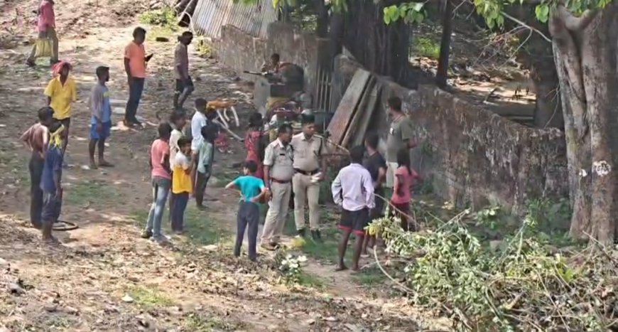 রেলের জমিতে বুলডোজার, কুলটিতে গৃহহীন কয়েক হাজার মানুষ