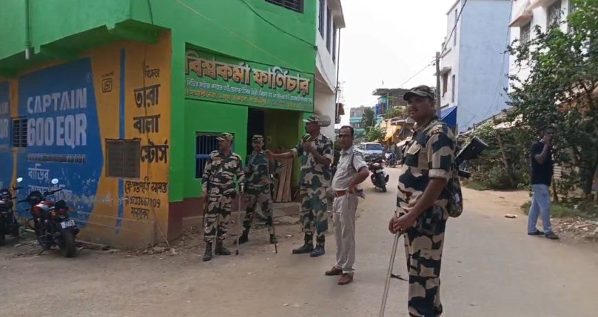 ঘাটালে তৃণমূল সদস্যের ব্যক্তিগত গোডাউন থেকে উদ্ধার বন্যার ত্রাণ সামগ্রী, উত্তেজনা মনসুকায়