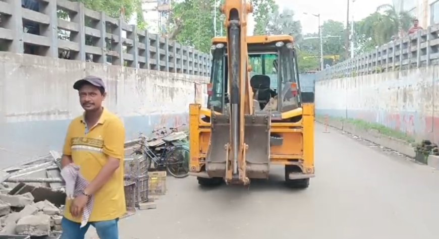 কোন্নগরে বুলডোজার অভিযান, ভেঙে দেওয়া হল টোল আদায়ের অফিস