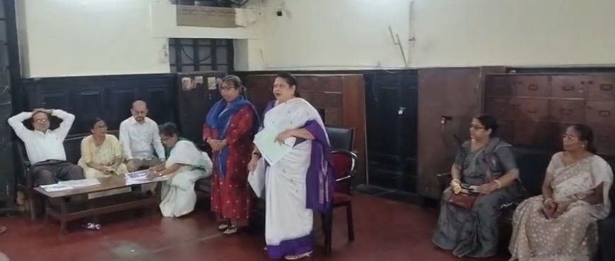 কলকাতা পুরসভায় নজিরবিহীন ঘটনা, অধিবেশন কক্ষের বাইরে কাউন্সিলার্স ক্লাব রুমে অধিবেশন তৃণমূল কাউন্সিলারদের