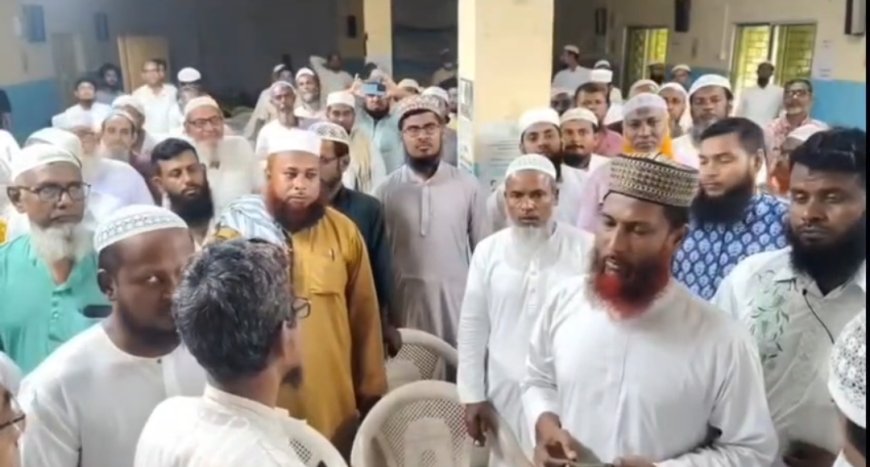 গো হত্যা বন্ধ ও গরুকে জাতীয় পশুর স্বীকৃতির দাবিতে সরব ইমাম-মোয়াজ্জেনরা, স্বরূপনগর ব্লক অফিসে বিক্ষোভ