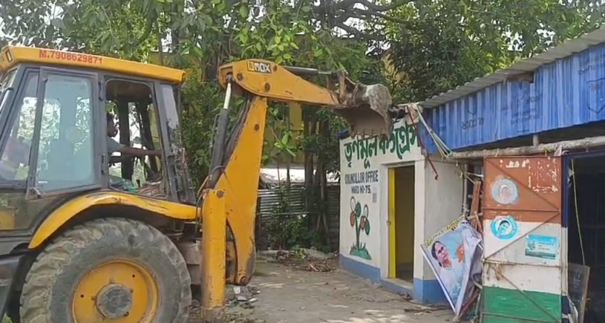 আসানসোলে আবার তৃণমূল পার্টি অফিসে বুলডোজার, ভাঙল সেল কর্তৃপক্ষ