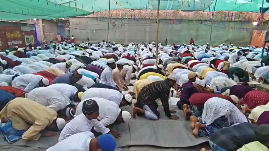খুশির ঈদ গঙ্গাসাগরে! নামাজ শেষে আলিঙ্গনে মাতলেন হাজার হাজার