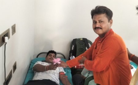 ভারতের প্রধানমন্ত্রীর নরেন্দ্র মোদির মায়ের ১০৪ তম জন্মদিন উপলক্ষে রক্তদান শিবির করে বারুইপুরে।