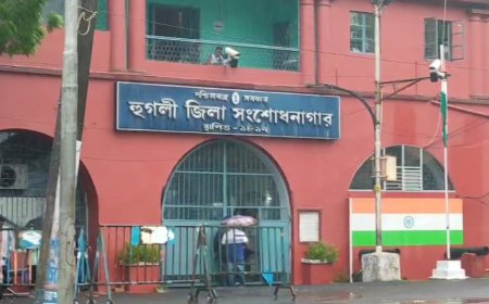 মুখ ভর্তি সাদা দাড়ি, ১৯ দিন পর জেলমুক্ত অসিত মজুমদার