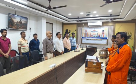 সাড়ম্বরে পালিত হলো পশ্চিমবঙ্গ দিবস কাকদ্বীপ মহকুমা প্রশাসনের উদ্যোগে বর্ণাঢ্য অনুষ্ঠানে উপস্থিত প্রশাসনিক আধিকারিকরা