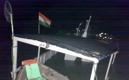 নামখানার হাতানিয়া-দোয়ানিয়া নদীতে দুর্ঘটনা! নৌকার ধাক্কায় ডুব গেল সুন্দরবনের বোট