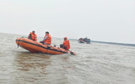ঘোড়ামারার কাছে পণ্যবাহী ট্রলার ডুবি, উদ্ধার ১ শ্রমিকের দেহ, এখনও নিখোঁজ ১*