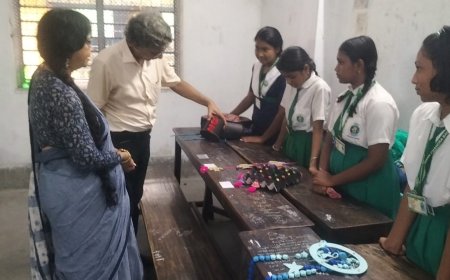 স্কুলে বর্জ্য পদার্থ ব্যবহার নিয়ে সচেতন শিবির ও হাতে-গড়াজিনিস প্রদর্শনী হয় বারুইপুরে