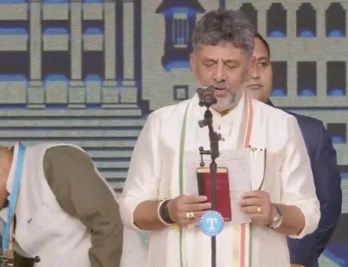 কর্নাটকের মুখ্যমন্ত্রীর চেয়ারে শিবকুমার