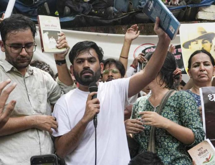'আরশোলারা ভয় পায় না, লড়াই চলবেই’, বার্তা ‘ককরোচ’ দলের প্রতিষ্ঠাতা দীপকে