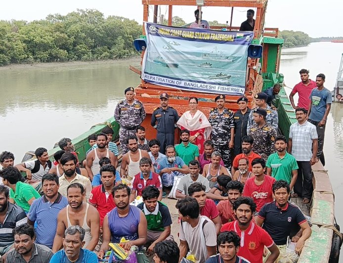 ৫ মাস পর মুক্তি! ৪টি ট্রলার সহ ৯১ বাংলাদেশি মৎস্যজীবীকে ফেরাল ভারত
