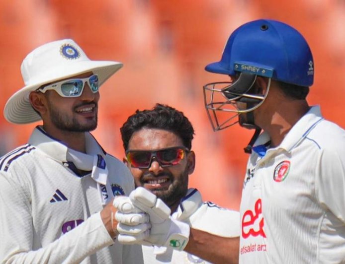 আফগানিস্তানকে ইনিংস এবং ৩০০ রানে হারিয়ে টেস্টে নজির শুভমনদের