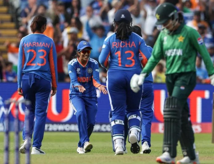 জরিমানার কোপে পাকিস্তান মহিলা দল