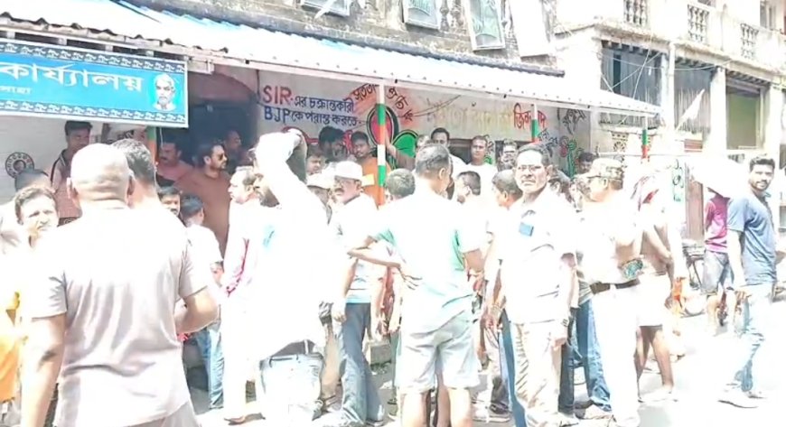 নবদ্বীপে তৃণমূলের দলীয় কার্যালয় থেকে সরকারি ত্রাণসামগ্রী উদ্ধারের দাবি, দখলমুক্ত করা হল কার্যালয়