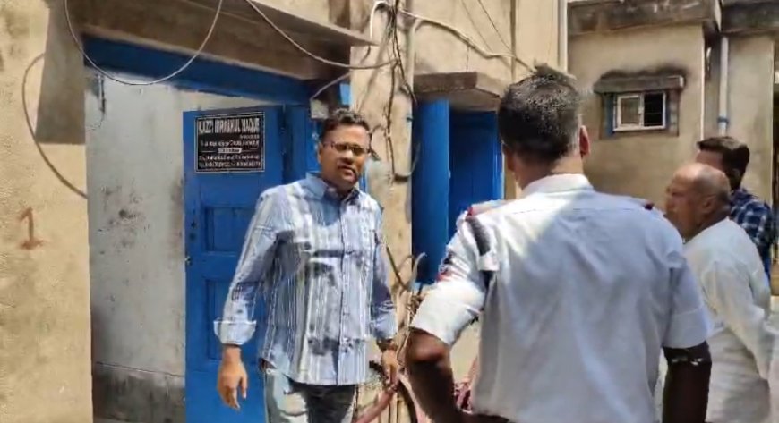 চুঁচুড়ার প্রাক্তন বিধায়ক  অসিত মজুমদার ও পুরসভার  ভাইস-চেয়ারম্যান পার্থ সাহাকে আটক  করল পুলিশ
