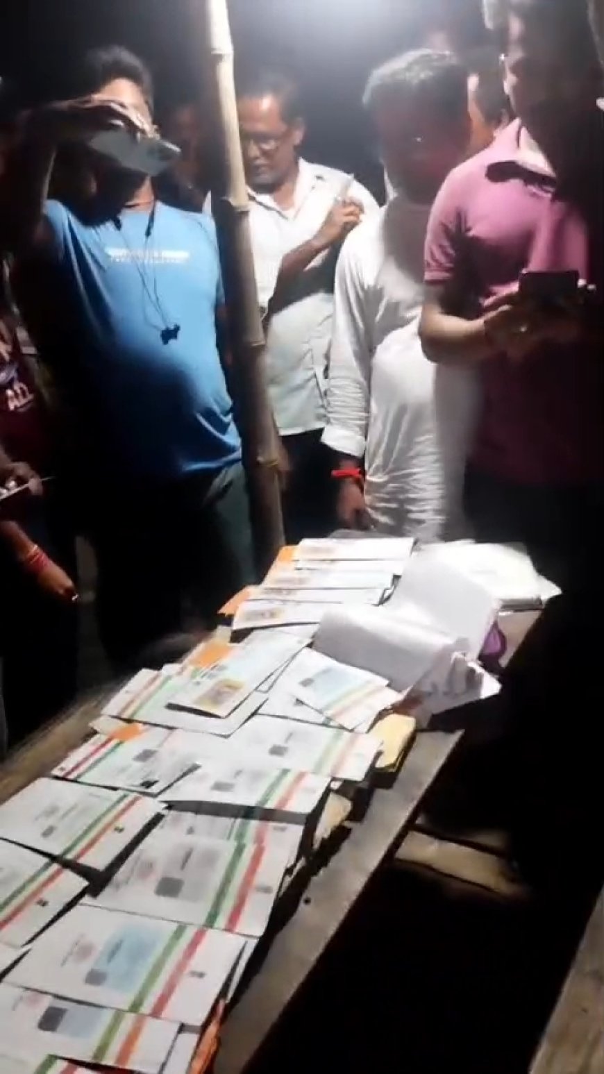 নামখানায় চায়ের দোকান থেকে আধার-ভোটার ও এটিএম কার্ড উদ্ধার! তদন্তে পুলিশ