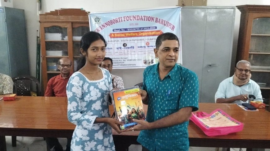 বিশ্ব রক্ত দিবস উপলক্ষে রক্তদান শিবির হলো ও পাঠ্যপুস্তক প্রদান হলো বারুইপুরে।