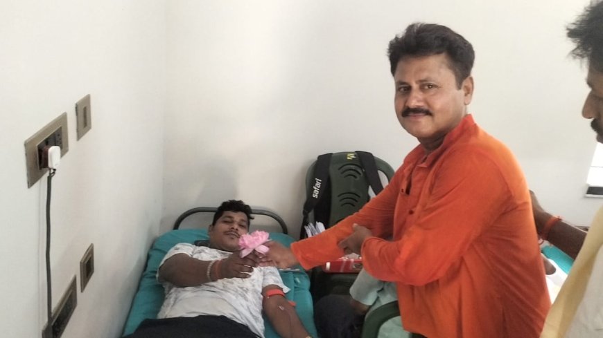 ভারতের প্রধানমন্ত্রীর নরেন্দ্র মোদির মায়ের ১০৪ তম জন্মদিন উপলক্ষে রক্তদান শিবির করে বারুইপুরে।