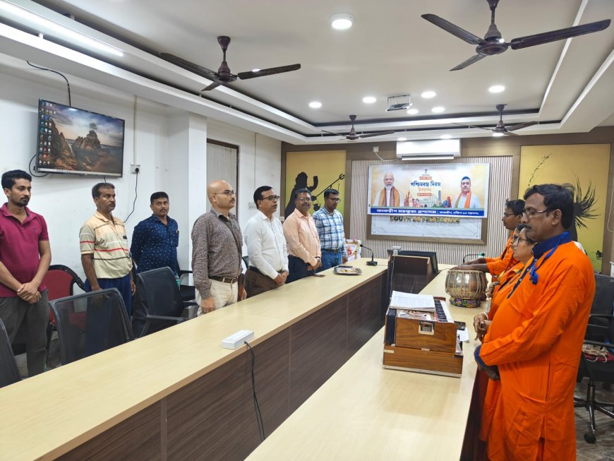 সাড়ম্বরে পালিত হলো পশ্চিমবঙ্গ দিবস কাকদ্বীপ মহকুমা প্রশাসনের উদ্যোগে বর্ণাঢ্য অনুষ্ঠানে উপস্থিত প্রশাসনিক আধিকারিকরা