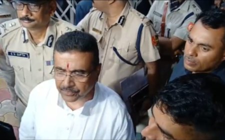 বারুইপুরে এসপি অফিসে মুখ্যমন্ত্রী শুভেন্দু অধিকারী, পুলিশের সঙ্গে উচ্চপর্যায়ের বৈঠক; অভয়ার পরিবারের সঙ্গে সাক্ষাৎ, খতিয়ে দেখা হচ্ছে তদন্তের অগ্রগতি