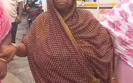 ভিটেছাড়া মারণরোগে আক্রান্ত মা। প্রশাসনের দরবারে বৃদ্ধা আসিয়া বিবি।