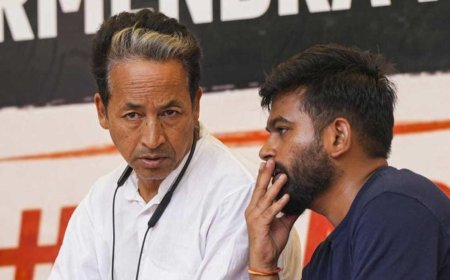 ওয়াংচুকের অনুরোধে অনশন ভাঙলেন ককরোচ প্রধান অভিজিৎ