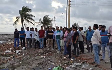 গঙ্গাসাগরে কপিলমুনি মন্দিরের সামনে সমুদ্র তট ও নদীবাঁধ পরিদর্শনে প্রশাসন, ভরা কটালের আগে বাড়ছে উদ্বেগ