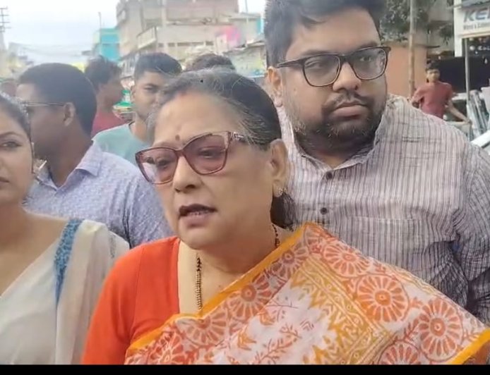 বারুইপুরে নির্যাতিতার বাড়িতে সায়নী ঘোষদের ঘিরে উত্তেজনা