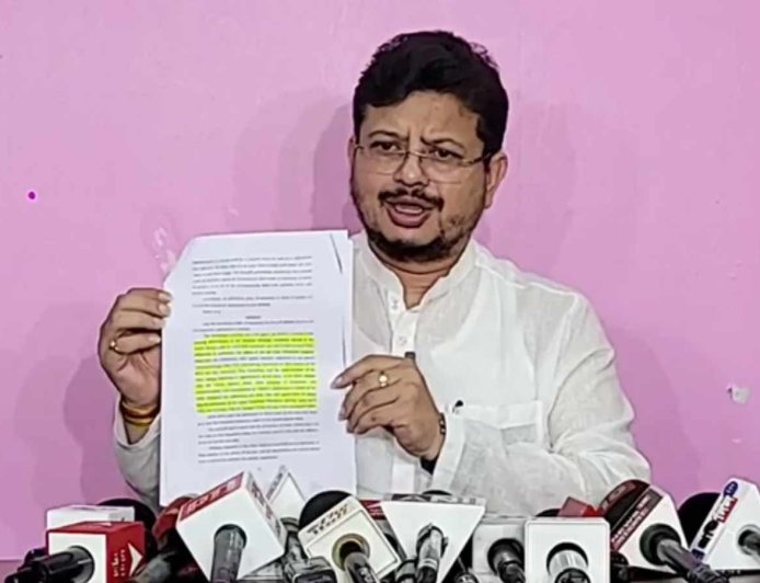 আলিপুর আদালতের রায়ে ‘আসল তৃণমূল’ দাবি ঋতব্রত শিবিরের, কমিশনে যাবে রায়ের কপি