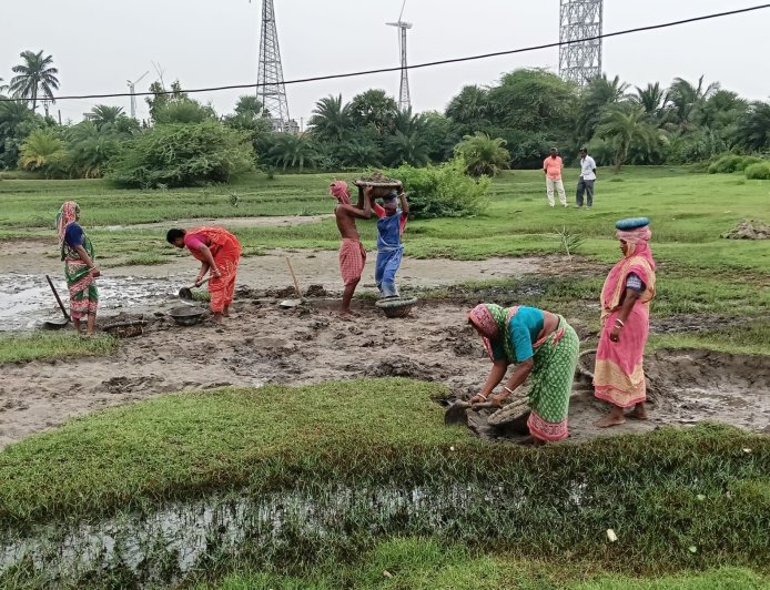 দীর্ঘ ৫ বছরের বঞ্চনার অবসান! নামখানায় ১০০ দিনের বদলে শুরু 'ভিবি জি রাম জি' প্রকল্পের ১২৫ দিনের কাজ