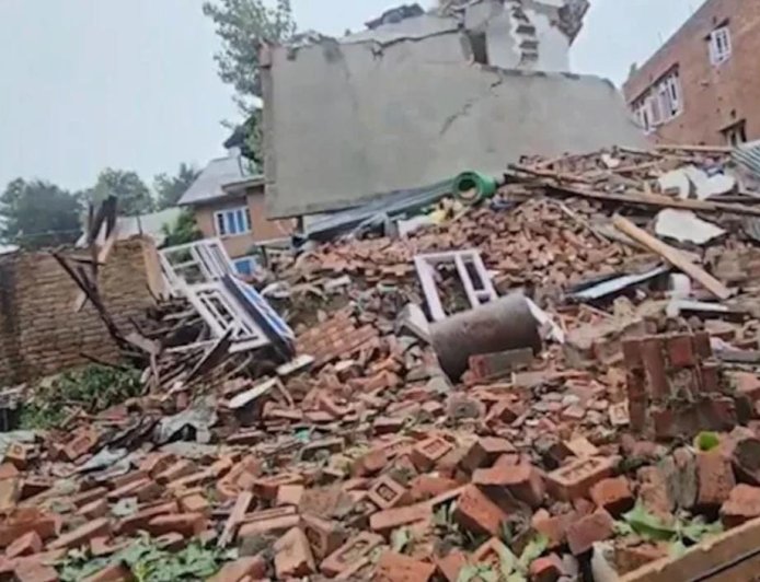 অনন্তনাগে ২ লস্কর জঙ্গির বাড়ি গুঁড়িয়ে দিল নিরাপত্তাবাহিনী
