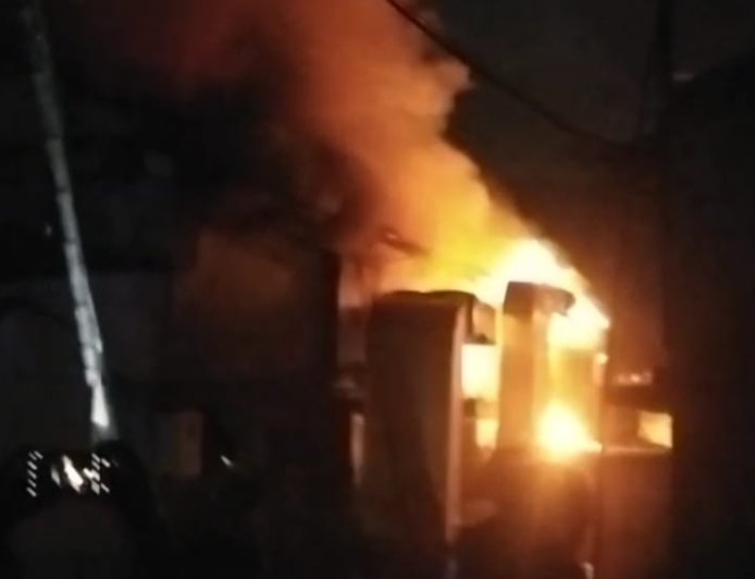 বারুইপুর ফুলতলা শিল্পাঞ্চলের একটি ওষুধের ল্যাবরেটরিতে ভয়াবহ অগ্নিকাণ্ড, ঘটনাস্থলে দমকলের ৪টি ইঞ্জিন