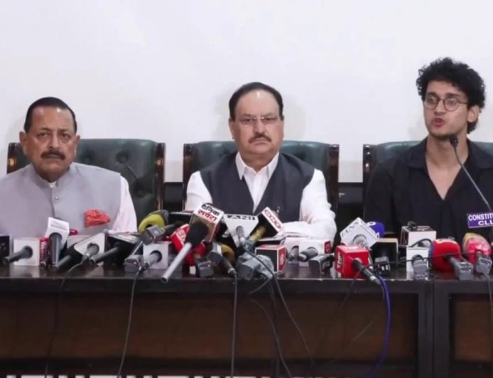সব দাবি মানল কেন্দ্র, আন্দোলন প্রত্যাহার ‘ককরোচ’দের